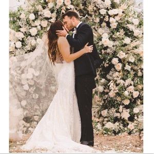 BL16125 STRAPLESS LACE TRUMPET A Line Gown Ivory